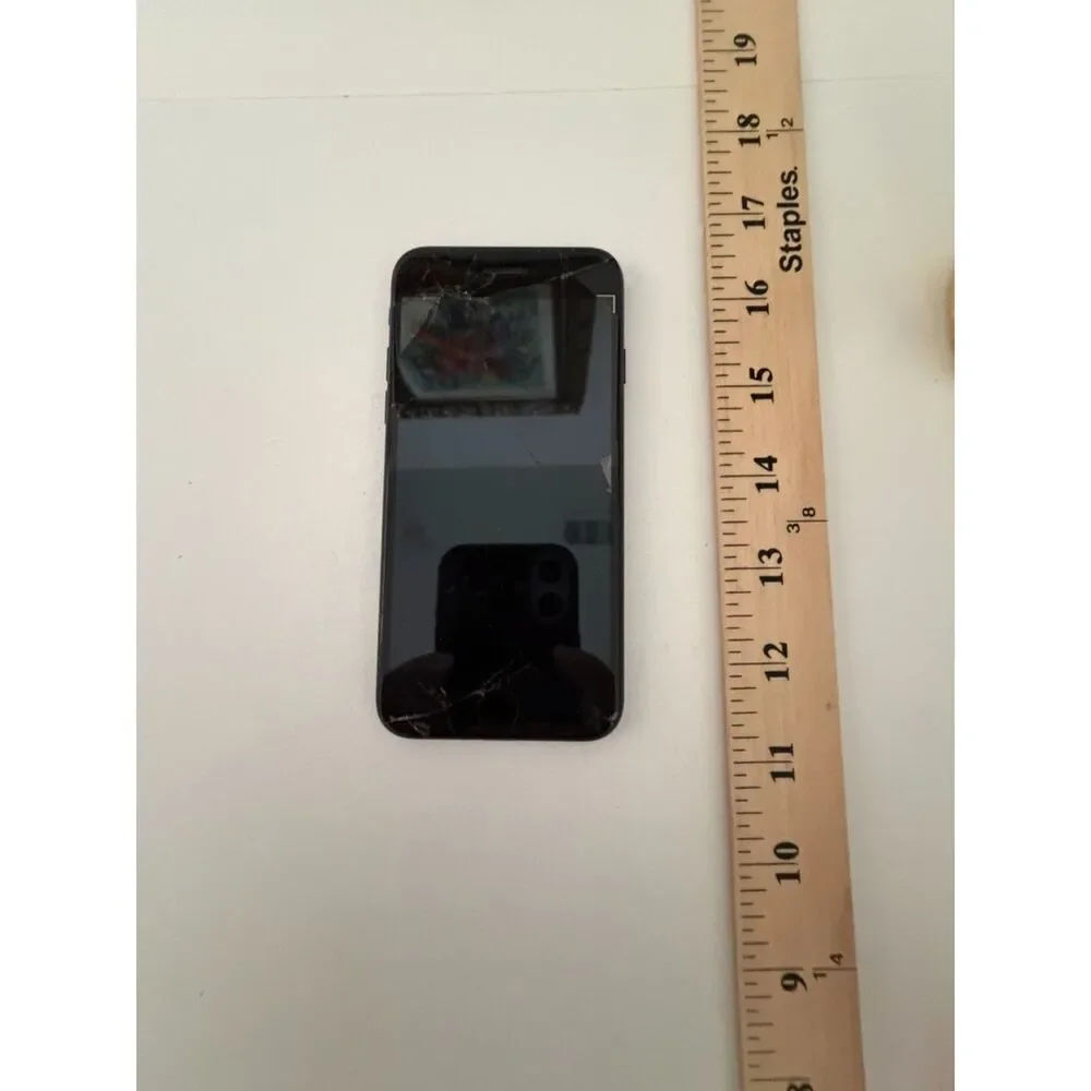 Apple iPhone 7 A1660 black smartphone